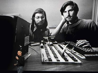 Steve Jobs, acaso el icono más incontestable del idealismo vocacional de la industria de la tecnología, rememora sus inicios en el garaje de sus padres junto a Steve Wozniak durante una conferencia en San Francisco