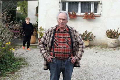 El electricista jubilado Pierre Le Guennec y su esposa, ayer en su casa de Mouans-Sartoux, en el sur de Francia.