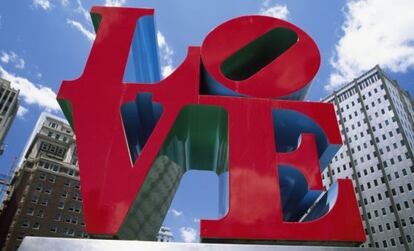 Escultura de Robert Indiana que representa la palabra 'love' en Filadelfia.