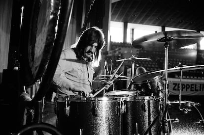John Bonham en Japón, en 1971. Su aportación con la batería al disco ha sido calificada como revolucionaria.