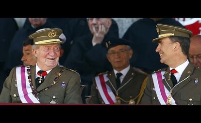 El Rey don Juan Carlos y el príncipe Felipe juntos en El Escorial, en el primer acto al que asisten tras el anuncio de la abdicación del Rey.