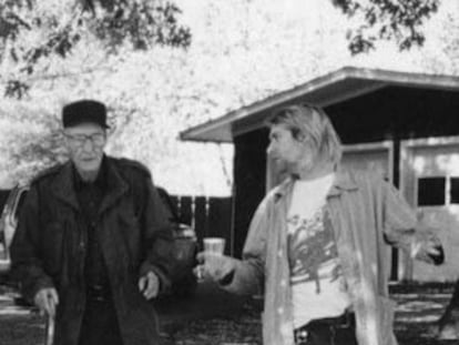 Kurt Cobain visita a William Burroughs en su casa de Lawrence (Kansas). Octubre, de 1993.