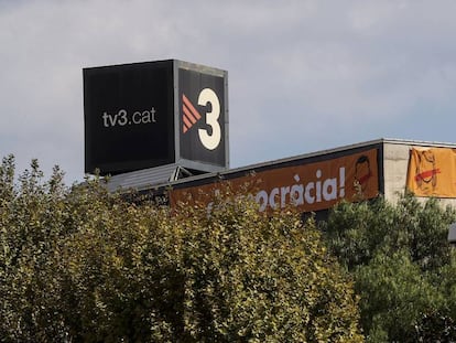 Pancartas de la campaña del Sí en la fachada de uno de los edificios de TV3.