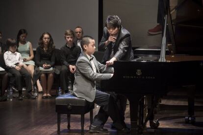 Lang Lang en la clase magistral con 15 niños en el Auditori de Barcelona