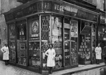 La botiga de la casa Santiveri, al carrer del Call, 22, de Barcelona, als anys vint.