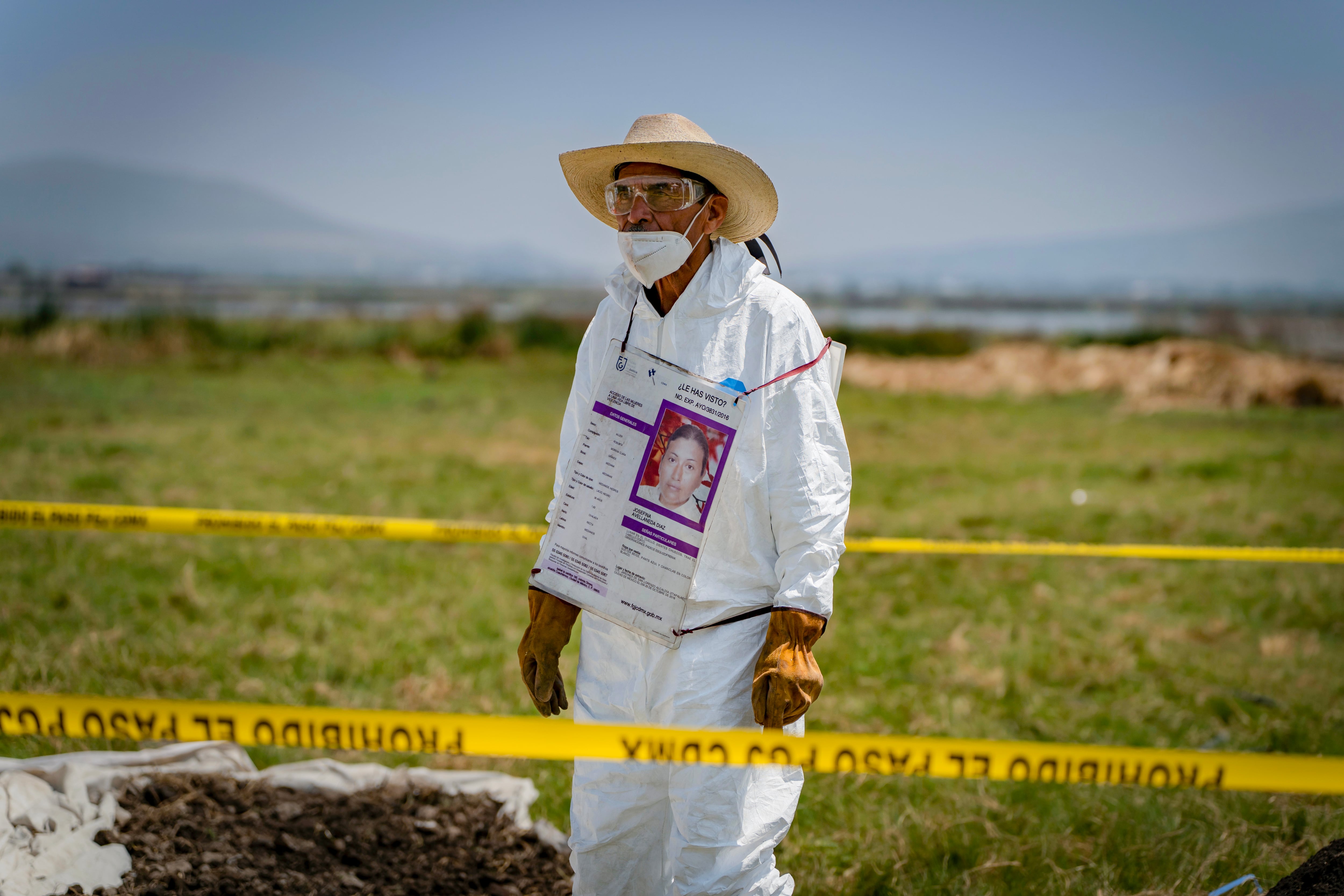 José Díaz busca a su sobrina Josefina Avellaneda Díaz, desaparecida en Ciudad de México. 