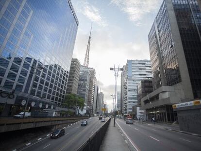 Avenida Paulista, o símbolo de São Paulo, vazia.