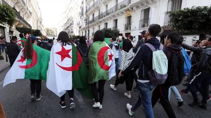 Protesta de estudiantes contra Buteflika en Argel el pasado martes.