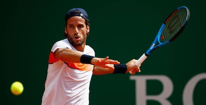 Feliciano López jugando en Montecarlo.