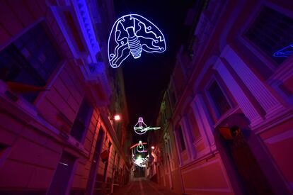 También hay esculturas como las 'Manos de luz', de Geovanny Verdezoto, en la Plaza Chica; o las 'Polillas', de Belén Mena, en la tradicional calle de La Guaragua; y el 'Ayni de Luz', de Felipe Jácome y Daniel Espinosa.