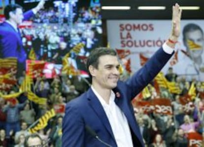 El l&iacute;der del PSOE, Pedro S&aacute;nchez, durante el mitin de cierre de campa&ntilde;a del PSC ante 3.500 personas en el Pabell&oacute;n Municipal Vall d&#039;Hebron.