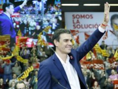 El l&iacute;der del PSOE, Pedro S&aacute;nchez, durante el mitin de cierre de campa&ntilde;a del PSC ante 3.500 personas en el Pabell&oacute;n Municipal Vall d&#039;Hebron.