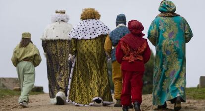 Los Reyes Magos, a su paso por un pueblo de Madrid. 