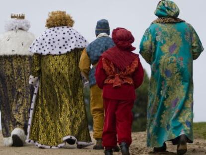 Los Reyes Magos, a su paso por un pueblo de Madrid. 