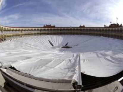 Fotografía facilitada por Taurodelta, de la estructura temporal y desmontable de la Plaza de Toros de Las Ventas que se desplomó.