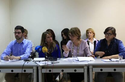 De izq a dcha: Ram&oacute;n Mart&iacute;nez, Elena R&aacute;bade, Sonia Lamas y Alicia Miyares, en la presentaci&oacute;n de la Red contra el Alquiler de Vientres. 