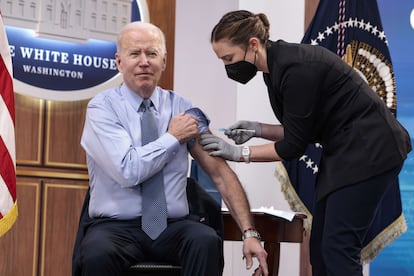 Joe Biden recibe su vacuna Pfizer