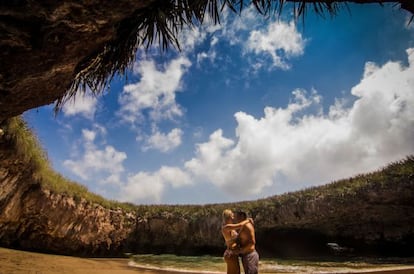 Playa Escondida, en las Marietas, también se conoce como la playa del amor.