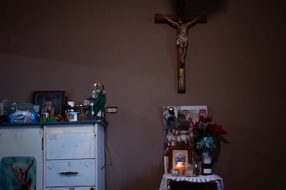 Altar en homenaje a Jorge Luis Martnez Valdez, 'El Loco', uno de los mineros que perdi la vida en el pozo del Pinabete. 