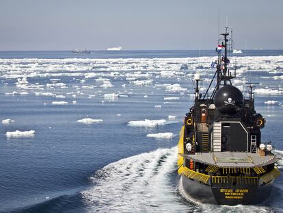 Escaramuza entre el buque del grupo ecologista Sea Shepherd  y la flota pesquera japonesa