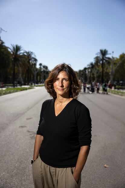 La directora de La Setmana, Cristina Domènech, al passeig Lluís Companys. 