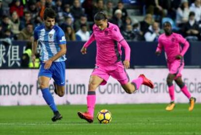 Enes Ünal dispara a puerta en el partido contra el Málaga.