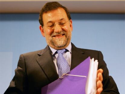 Mariano Rajoy, al término de la rueda de prensa en la que ha desgranado las enmiendas del PP al proyecto de Estatuto.