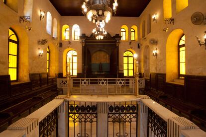 Vista interior de la sinagoga de Maimónides de El Cairo, Egipto.