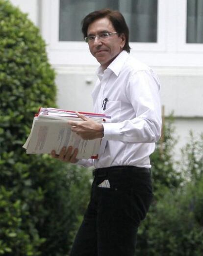 Elio Di Rupo, a su llegada a una reunión con políticos belgas el pasado miércoles día 20.