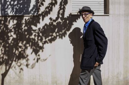 David Rieff por las calles del barrio porteño de San Telmo.