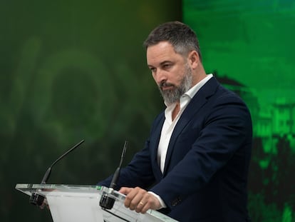 El líder de Vox, Santiago Abascal, durante la rueda de prensa ofrecida tras la reunión del Comité de Acción, este lunes en Madrid.