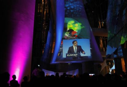 El 'lehendakari' Patxi López, durante el homenaje celebrado en el Guggenheim en Bilbao.