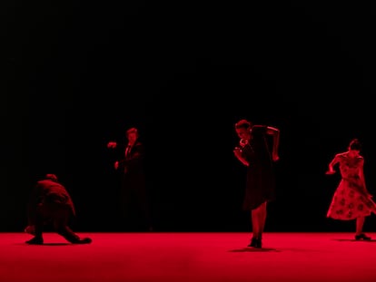 Un momento de la representación de 'Like a Human', en el espectáculo 'Verwandlung', con el Ballet de Basilea, de Saburo Teshigawara.