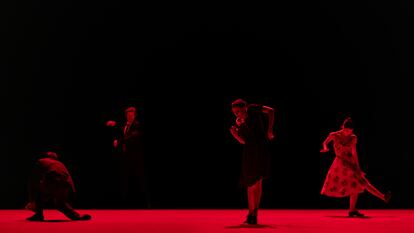 Un momento de la representación de 'Like a Human', en el espectáculo 'Verwandlung', con el Ballet de Basilea, de Saburo Teshigawara.