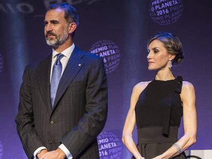 El Rey Felipe VI y la Reina Letizia durante la celebraci&oacute;n del Premio Planeta 2016.