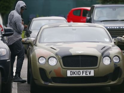 Balotelli, a su llegada a la ciudad deportiva del Manchester City