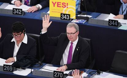 Axel Voss vota a favor da reforma do 'copyright', da que foi o principal impulsionador, hoje em Estrasburgo.