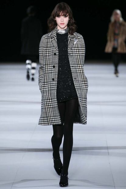 Saint Laurent resucita a Edie Sedgwick en la pasarela