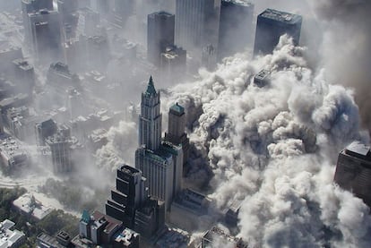 Momento del derrumbe de una de las Torres Gemelas tras el atentado de Al Qaeda.