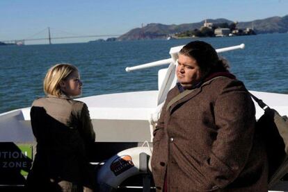 Sarah Jones y Jorge García, en una escena de Alcatraz