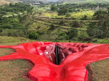 'Diva’, es una enorme vulva de 33 metros tallada en una montaña en Pernambuco (Brasil).