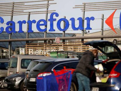 Carrefour vende un 2% más en España hasta marzo y recomprará acciones por 500 millones