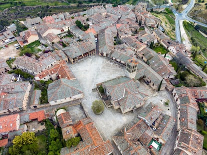 Vista aérea de la villa medieval de Pedraza (Segovia).