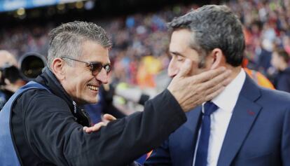 Fernando Zueras saluda Ernesto Valverde en una foto del seu amic Alejandro García.