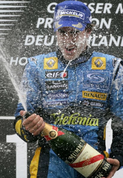 Alonso celebra el triunfo.