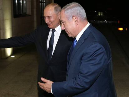 Vladímir Putin recibe a Benjamín Netanyahu, el jueves en Sochi (Rusia)