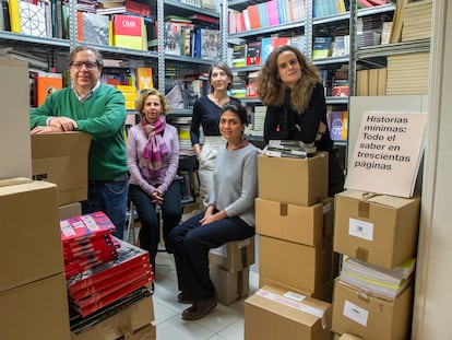 El equipo de Turner en Madrid: Ricardo Cayuela, director editorial, la directora de comunicación Lola Martín, y las editoras Laura Estévez, Fernanda Febres-Cordero y Mariana Gasset (segunda, cuarta y quinta por la izquierda).