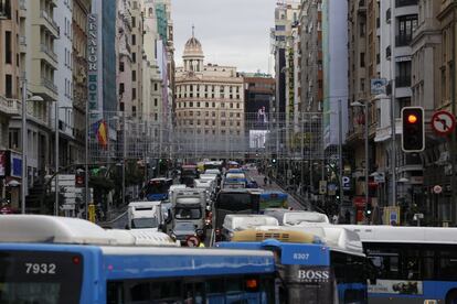 Tráfico en la Gran Vía, el 5 de diciembre de 2016.