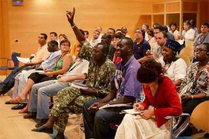 Participantes en la jornada de ayer del Foro Social Mundial de las Migraciones,  en Rivas (Madrid).