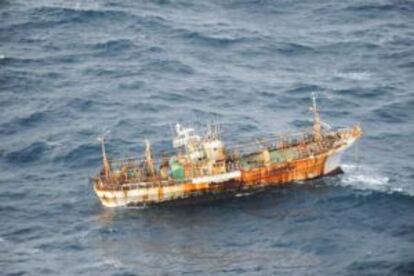 El barco japonés frente a las costas de Canadá.